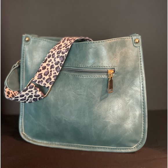 Ladies PU Leopard Print messenger bag - Picture 2 of 2